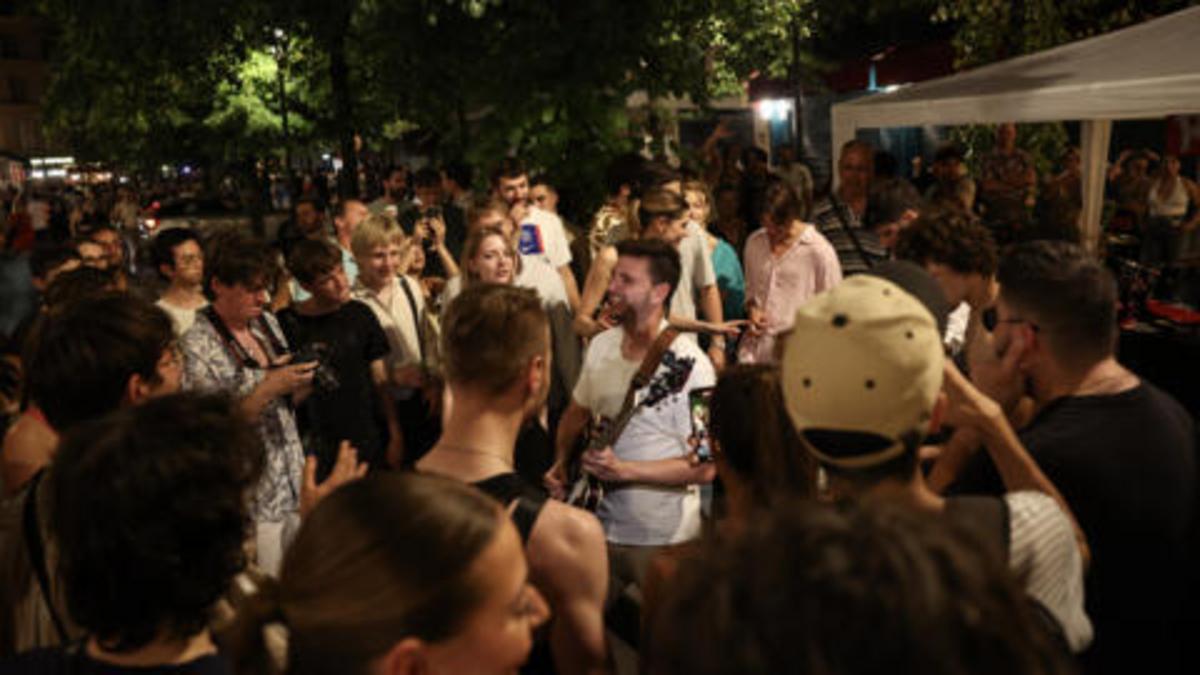 Hàng triệu người đổ ra khắp nước Pháp tham dự lễ hội âm nhạc đường phố Fete de la Musique thường niên