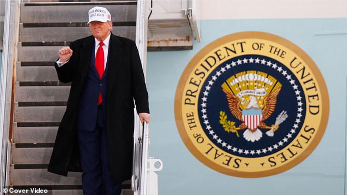 Tổng thống Donald Trump tiếp tục cân nhắc các lựa chọn của mình trong bối cảnh các cuộc tấn công quân sự vào Iran tiếp diễn.