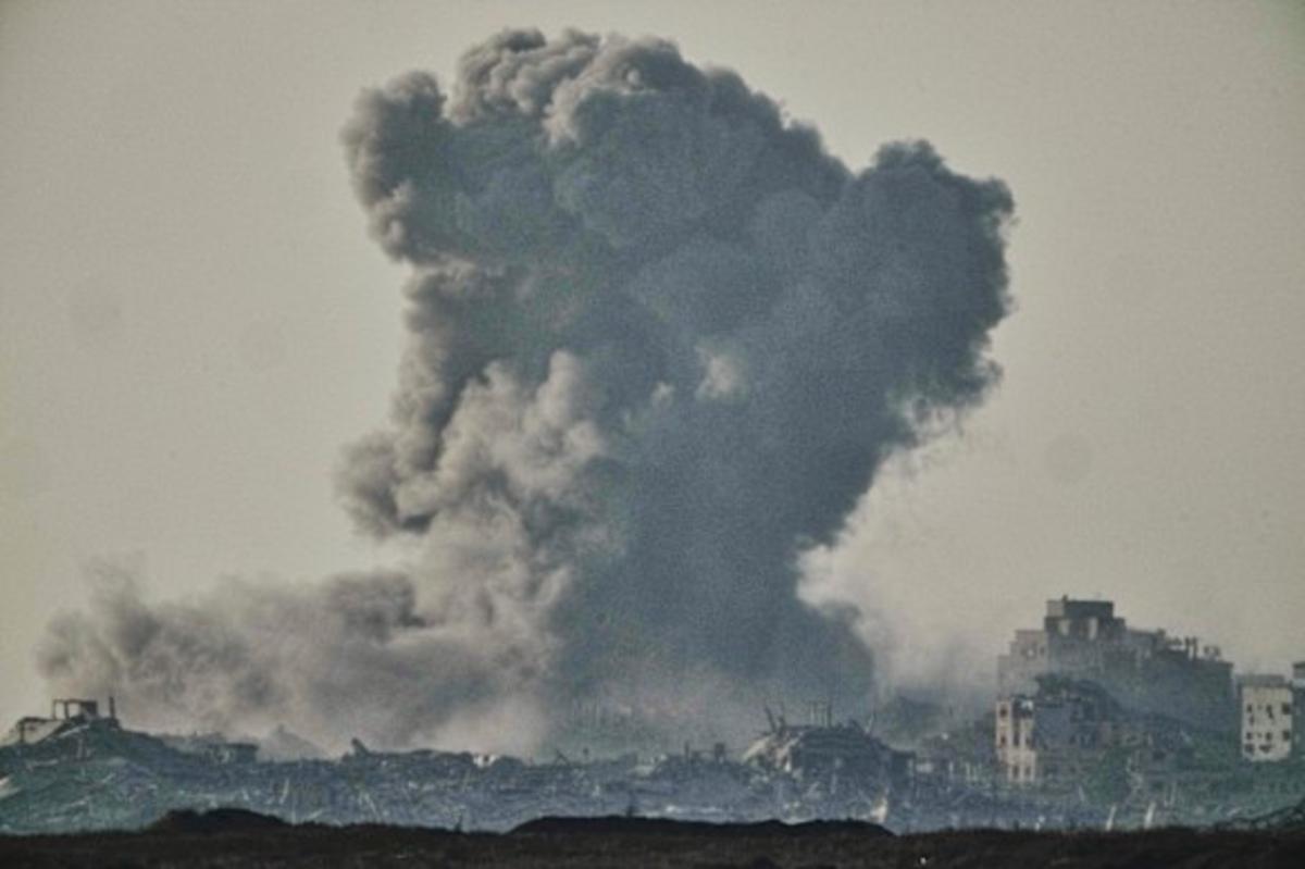 Khói bốc lên sau một cuộc không kích của Israel ở miền Bắc Gaza vào tuần trước.